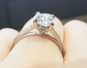 結婚指輪立て爪デザイン